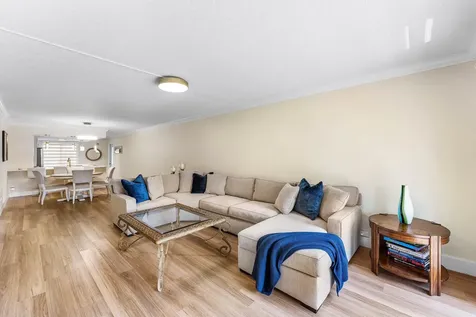1019 Guildford B Boca Raton FL 33434