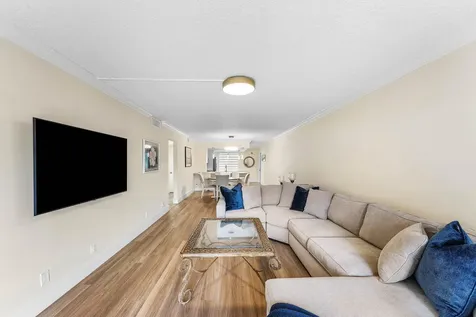 1019 Guildford B Boca Raton FL 33434