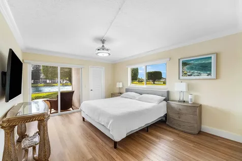 1019 Guildford B Boca Raton FL 33434