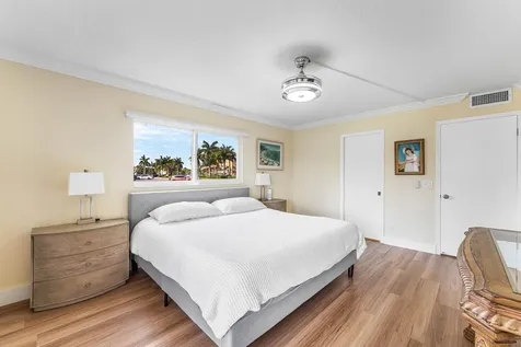 1019 Guildford B Boca Raton FL 33434