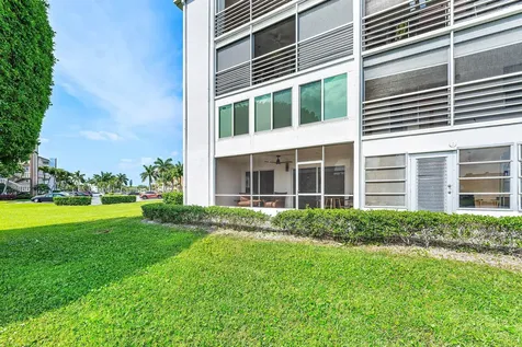 1019 Guildford B Boca Raton FL 33434