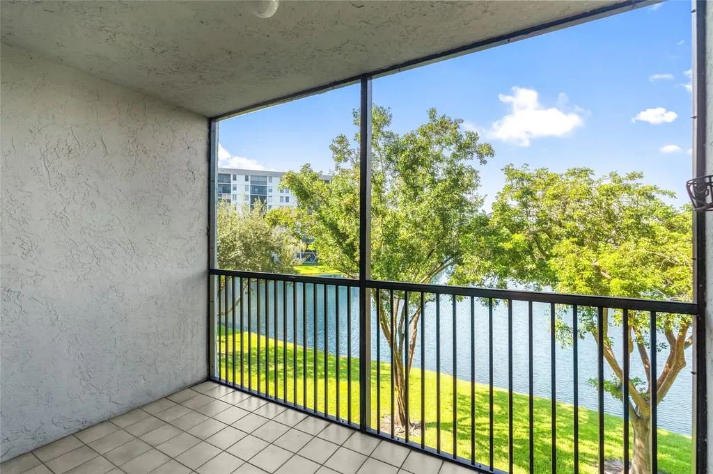 2226 N Cypress Bend Drive Pompano Beach FL 33069