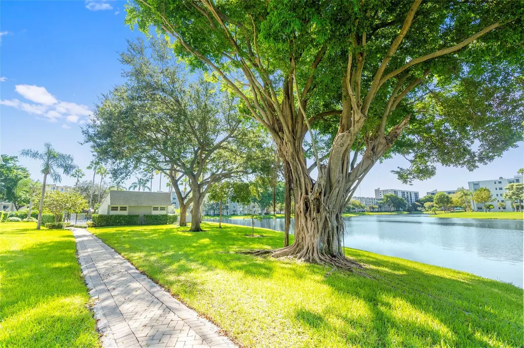 2226 N Cypress Bend Drive Pompano Beach FL 33069