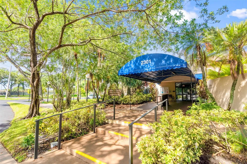 2226 N Cypress Bend Drive Pompano Beach FL 33069