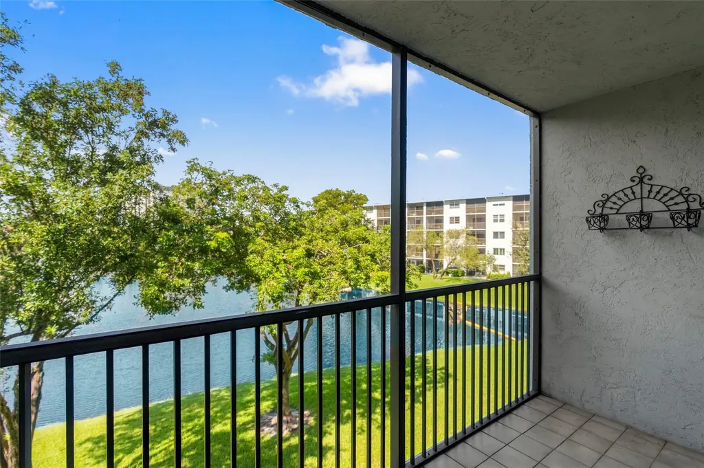 2226 N Cypress Bend Drive Pompano Beach FL 33069