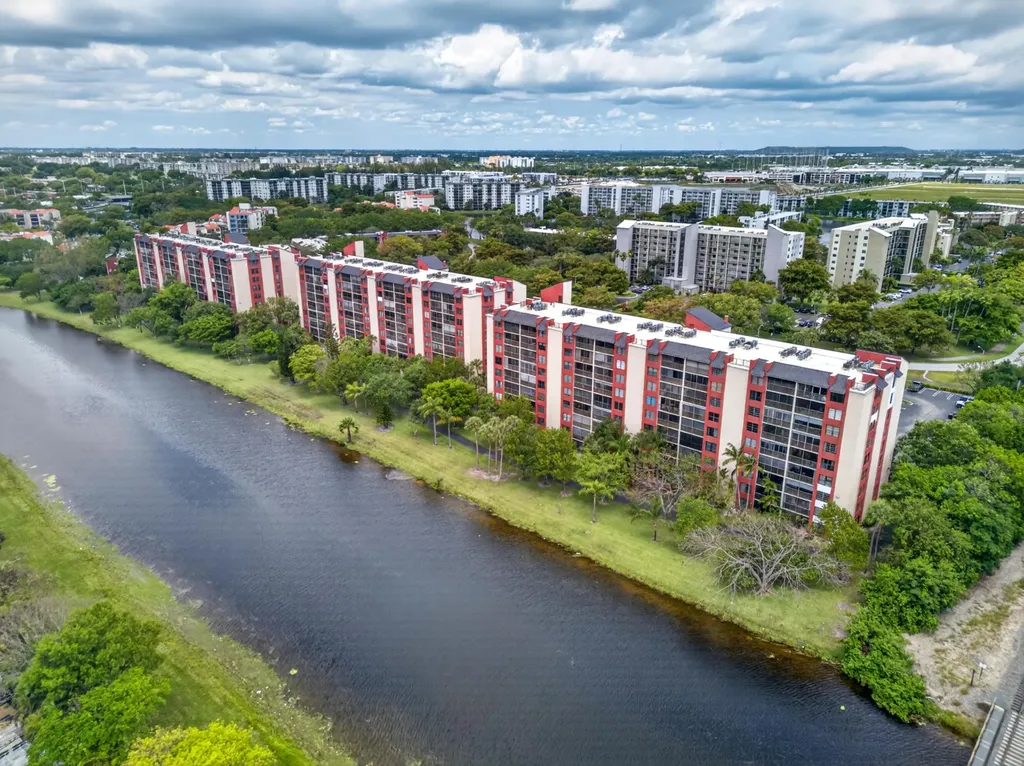 2200 S Cypress Bend Drive Pompano Beach FL 33069