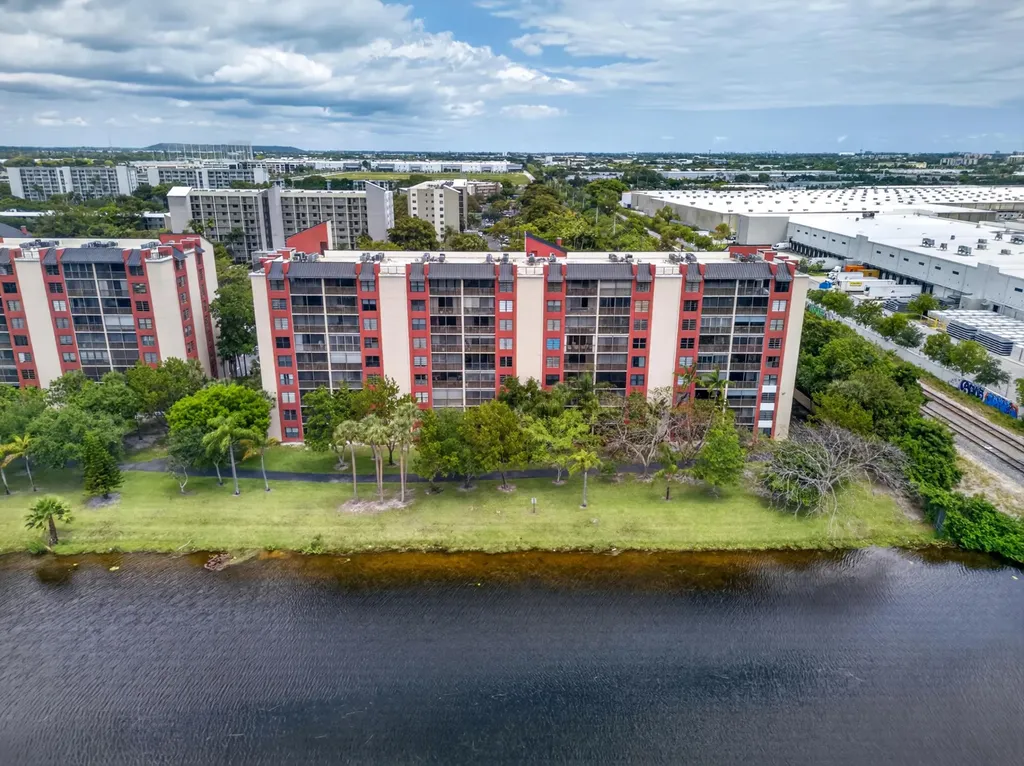 2200 S Cypress Bend Drive Pompano Beach FL 33069