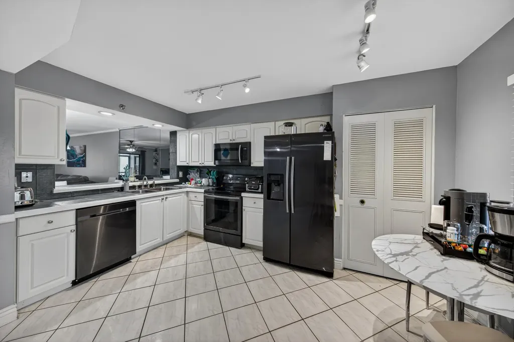 2200 S Cypress Bend Drive Pompano Beach FL 33069