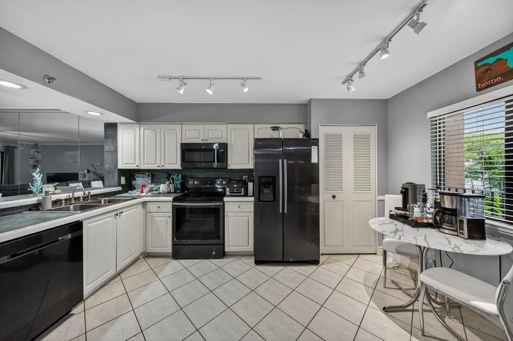 2200 S Cypress Bend Drive Pompano Beach FL 33069