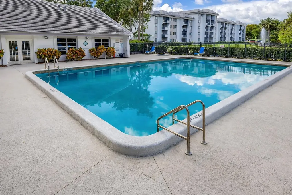 711 N Pine Island Road Plantation FL 33324