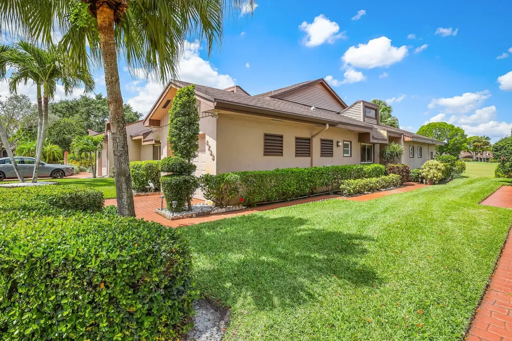 4733 S Fountains Drive S Lake Worth FL 33467