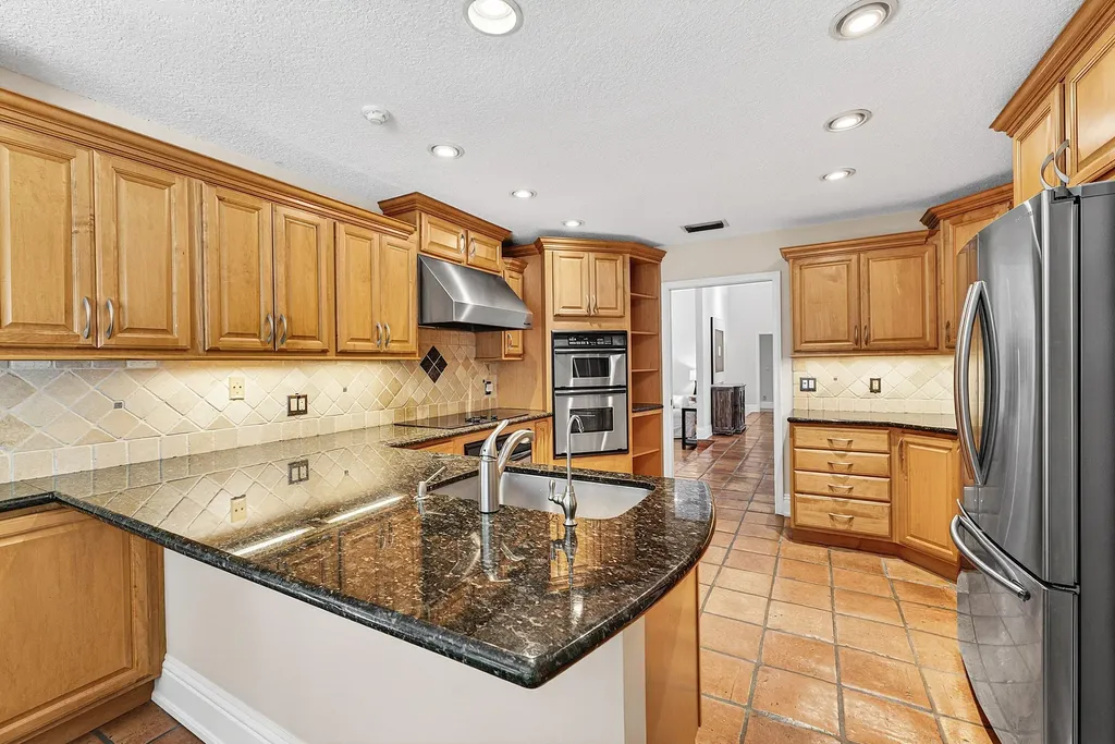 6 Tarrington Circle Palm Beach Gardens FL 33418