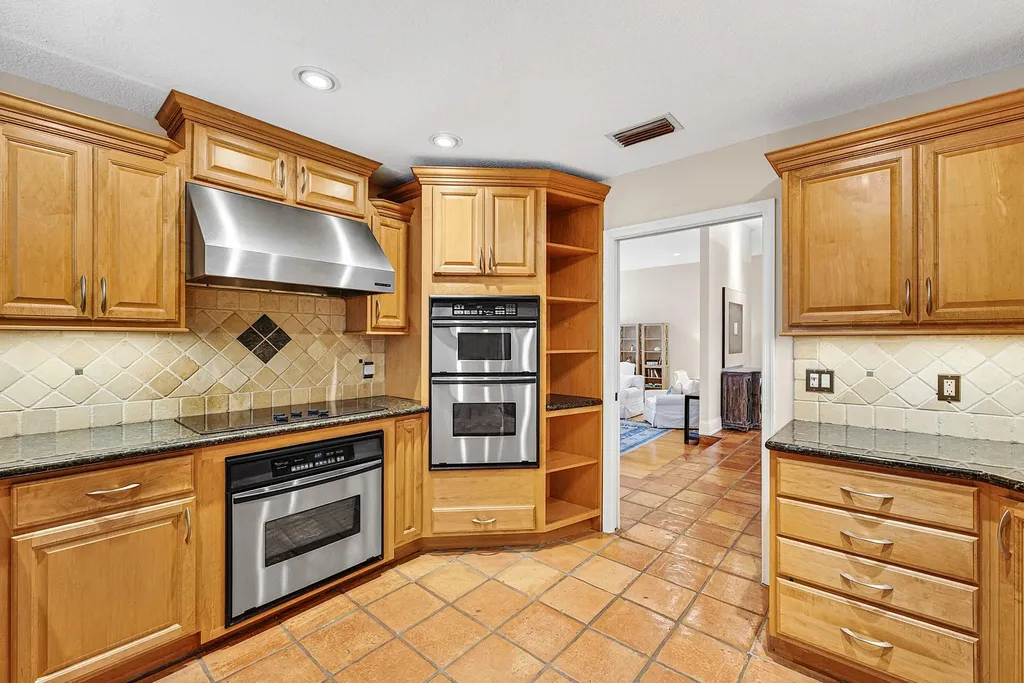 6 Tarrington Circle Palm Beach Gardens FL 33418