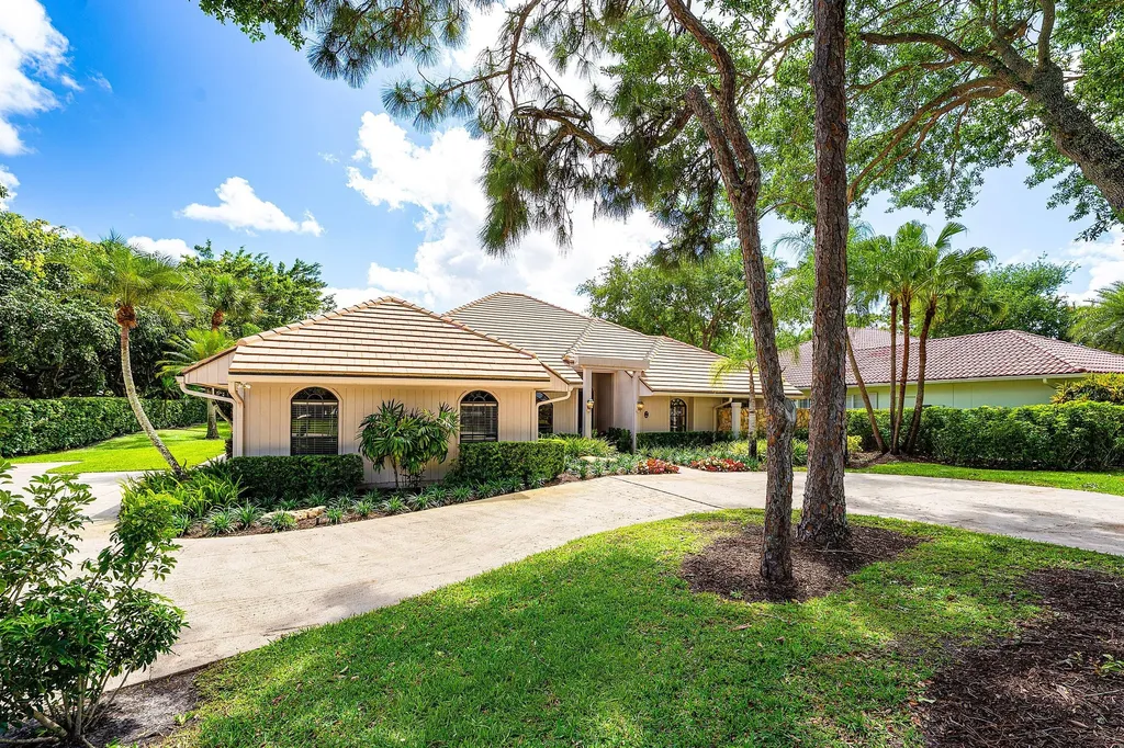 6 Tarrington Circle Palm Beach Gardens FL 33418