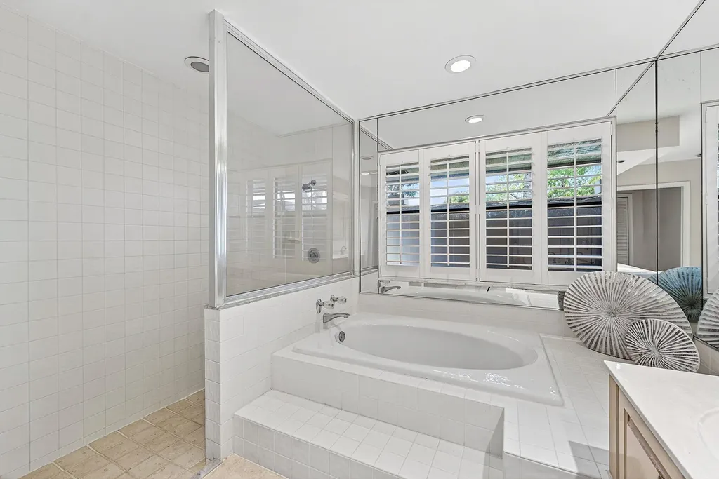 6 Tarrington Circle Palm Beach Gardens FL 33418