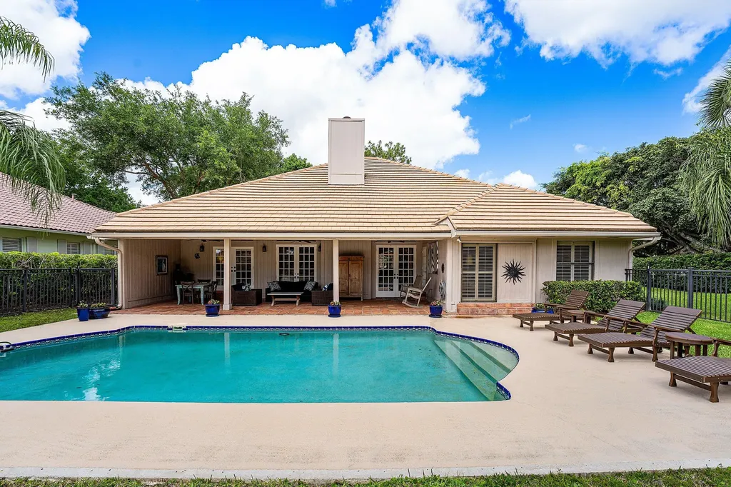 6 Tarrington Circle Palm Beach Gardens FL 33418