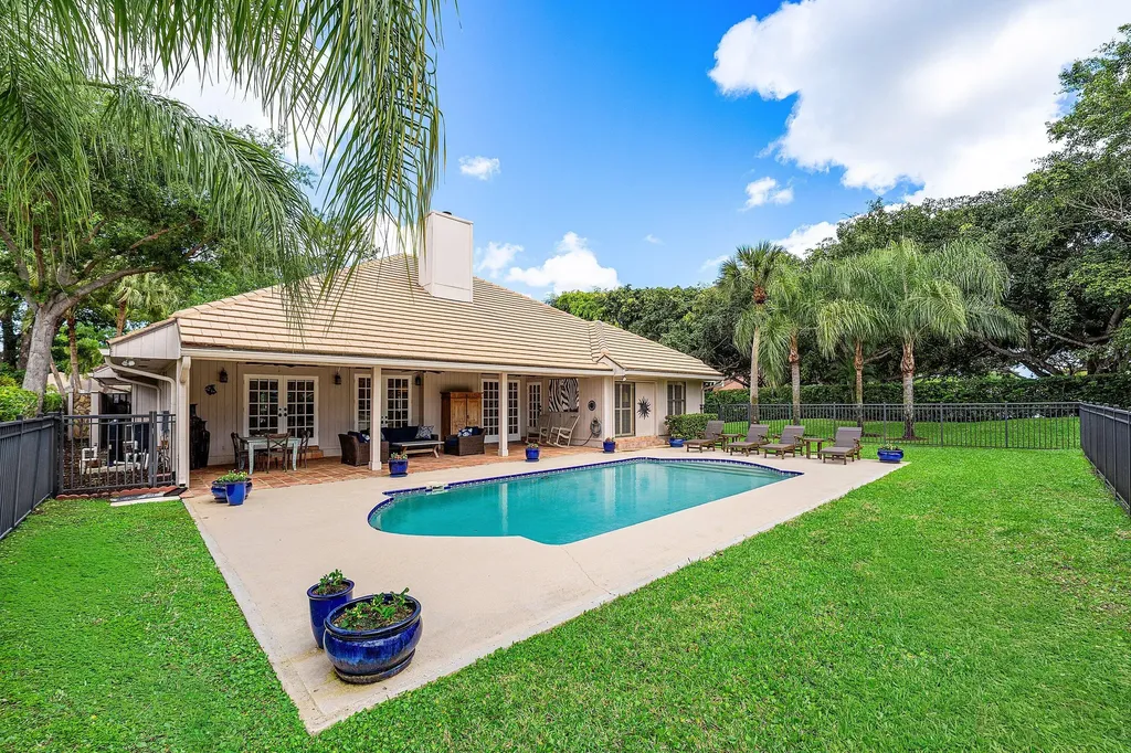 6 Tarrington Circle Palm Beach Gardens FL 33418