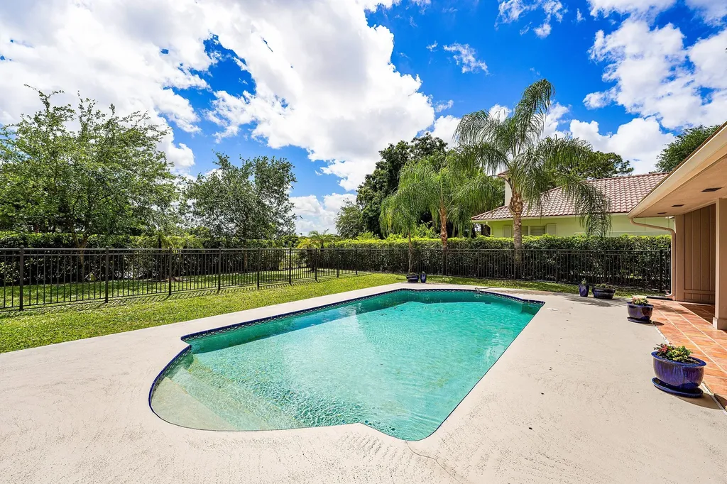 6 Tarrington Circle Palm Beach Gardens FL 33418
