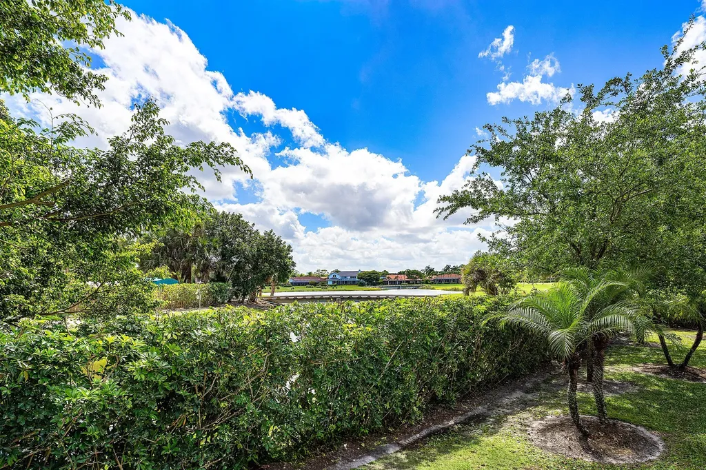 6 Tarrington Circle Palm Beach Gardens FL 33418
