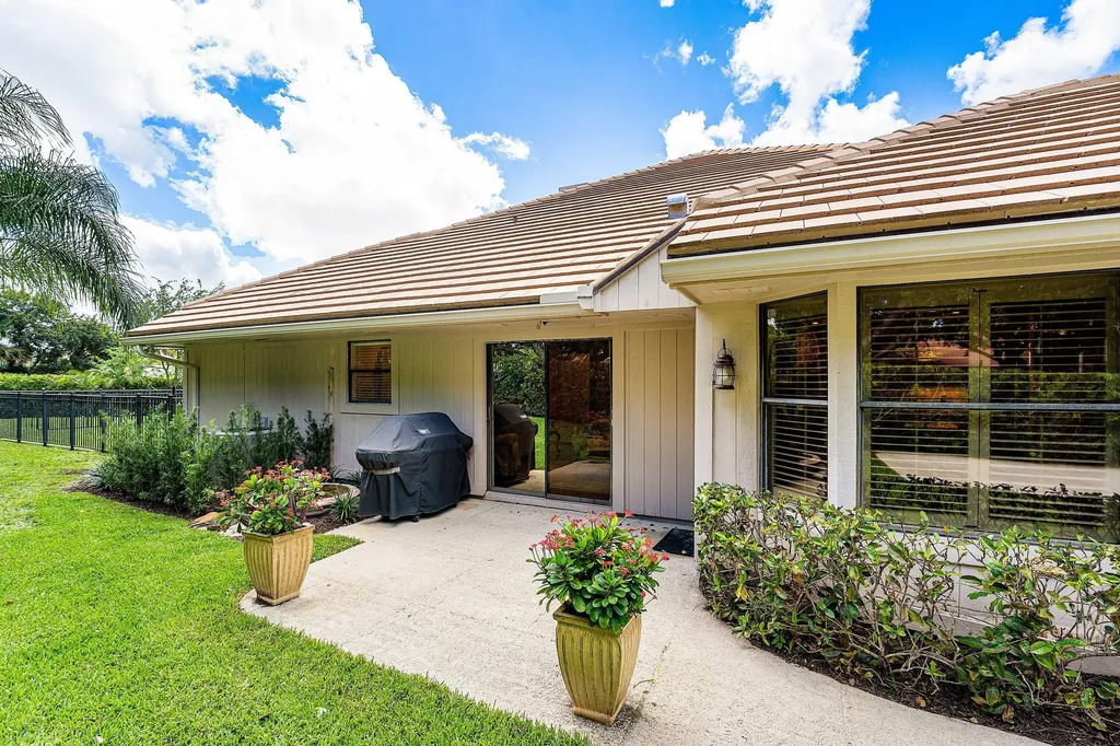 6 Tarrington Circle Palm Beach Gardens FL 33418