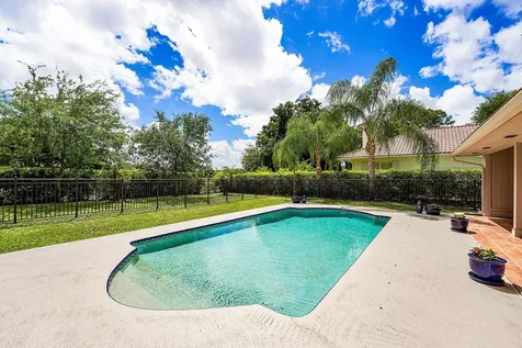 6 Tarrington Circle Palm Beach Gardens FL 33418