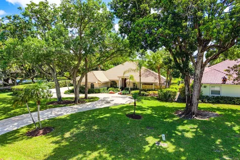 6 Tarrington Circle Palm Beach Gardens FL 33418