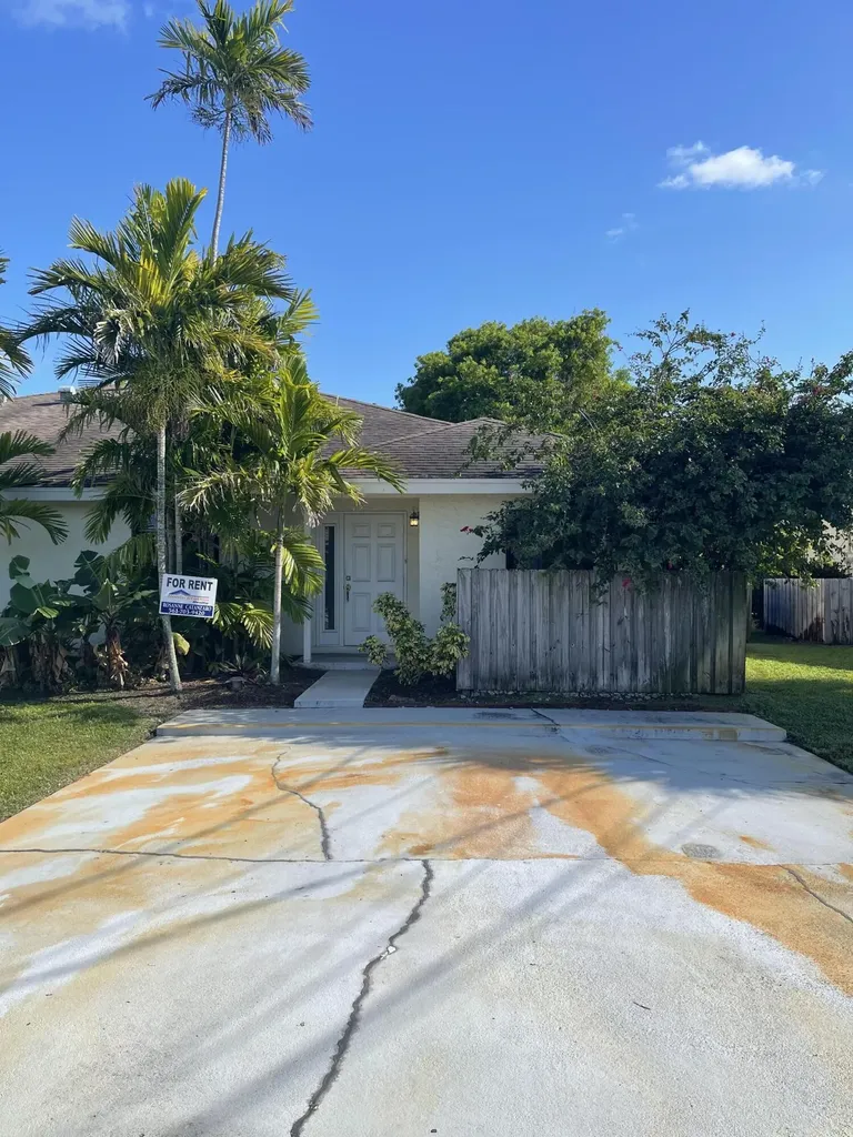 468 NE 42nd Street Boca Raton FL 33431