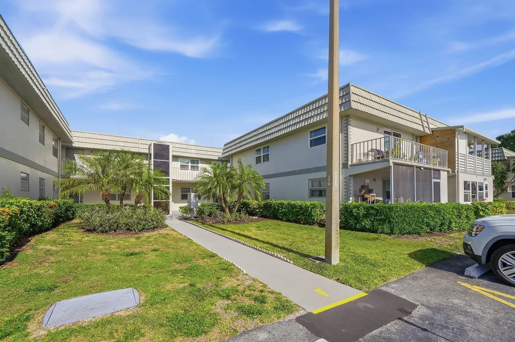 251 Monaco Way Delray Beach FL 33446