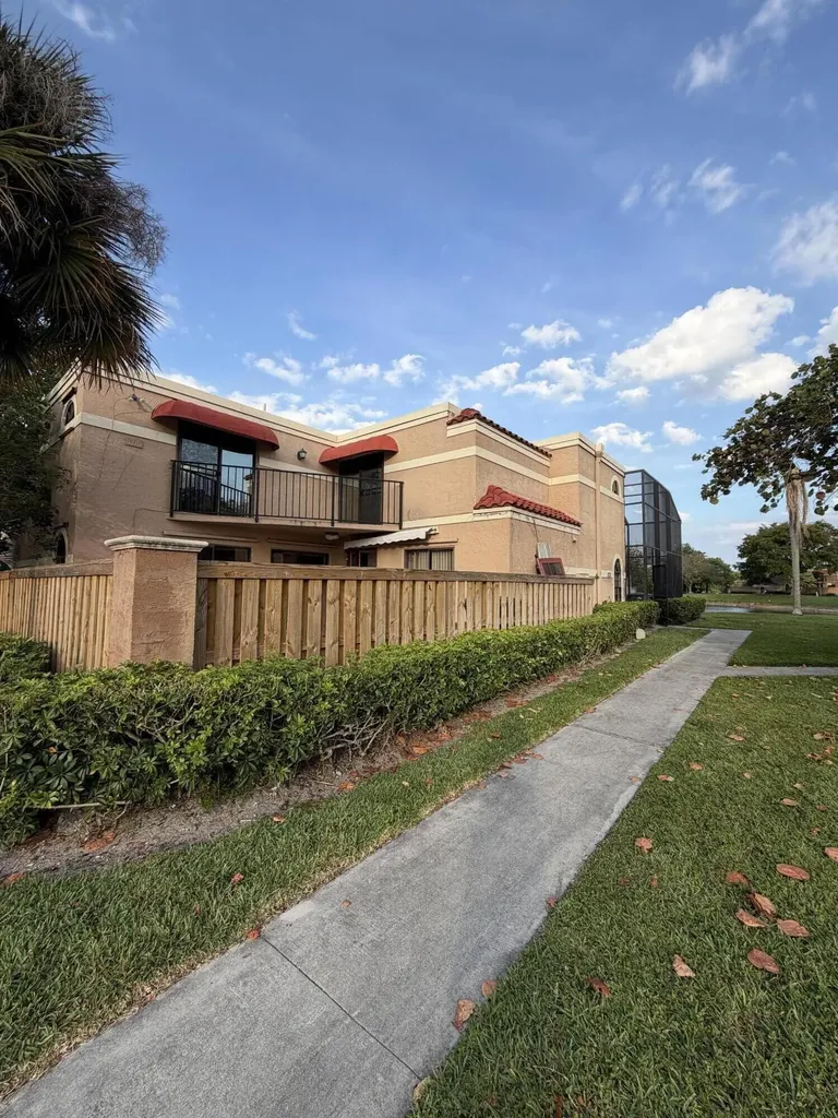 8273 Thames Boulevard Boca Raton FL 33433