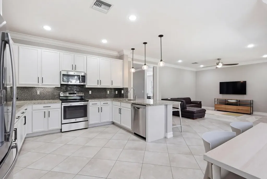 8230 Bergen Peak Terrace Boynton Beach FL 33473