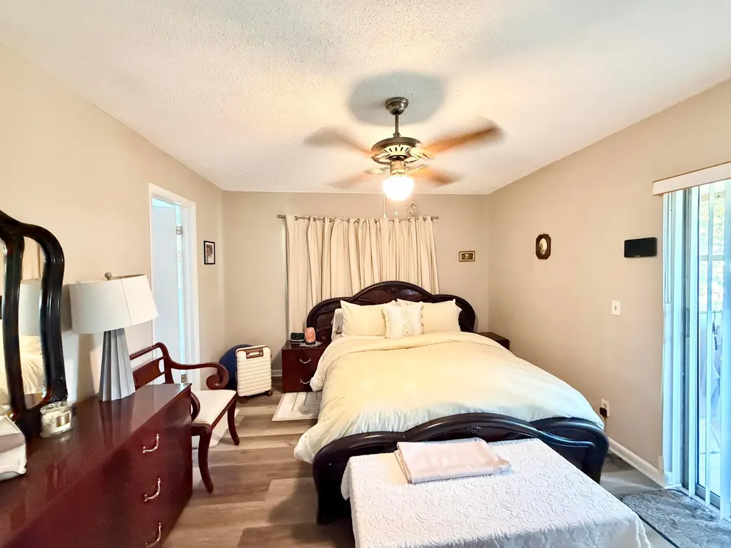 228 Canterbury J West Palm Beach FL 33417
