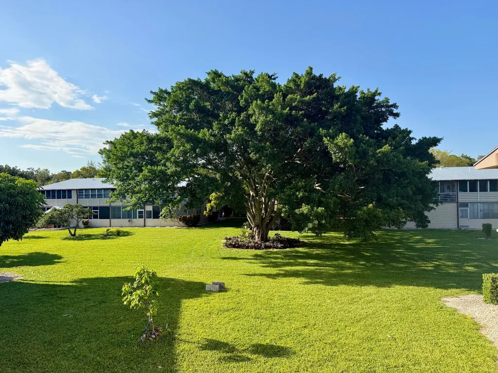 228 Canterbury J West Palm Beach FL 33417