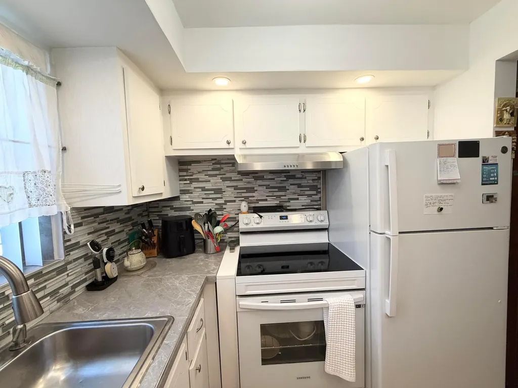 228 Canterbury J West Palm Beach FL 33417