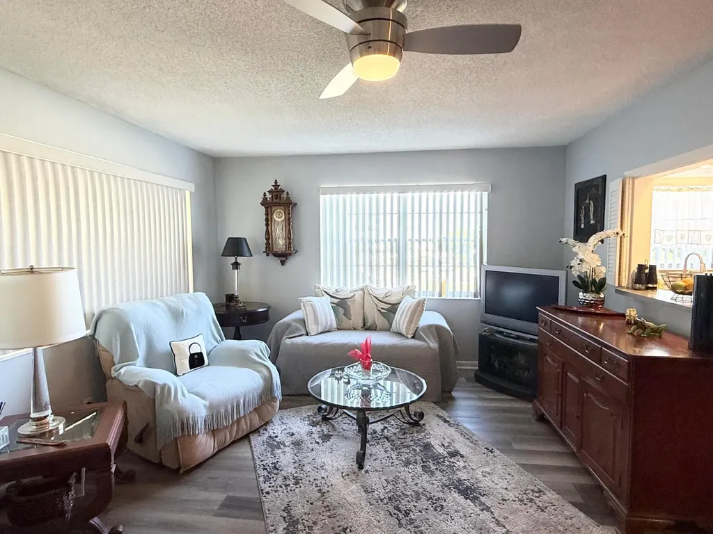 228 Canterbury J West Palm Beach FL 33417