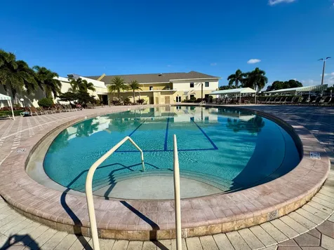 228 Canterbury J West Palm Beach FL 33417