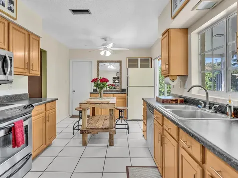 9603 NW 73rd Street Tamarac FL 33321