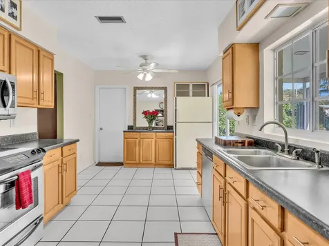 9603 NW 73rd Street Tamarac FL 33321