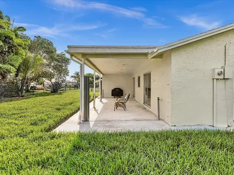 9603 NW 73rd Street Tamarac FL 33321