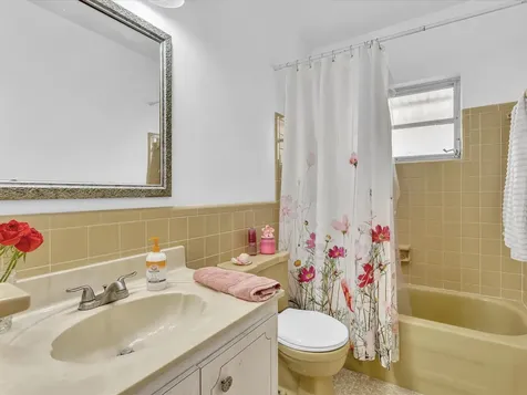 9603 NW 73rd Street Tamarac FL 33321