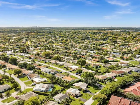 9603 NW 73rd Street Tamarac FL 33321