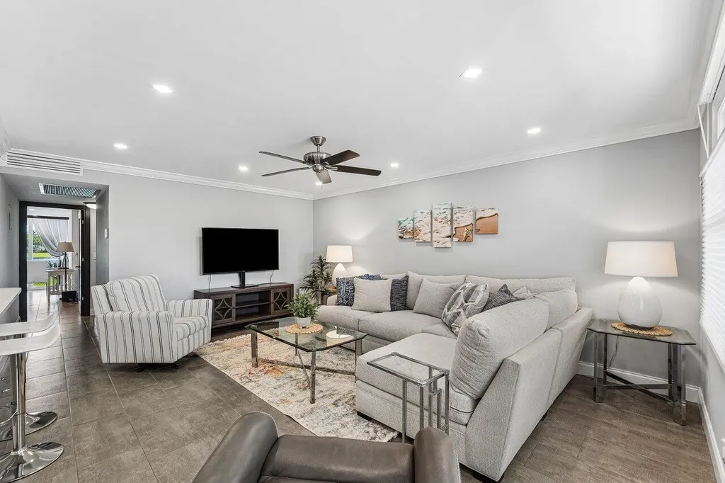 1027 Farnham O Deerfield Beach FL 33442
