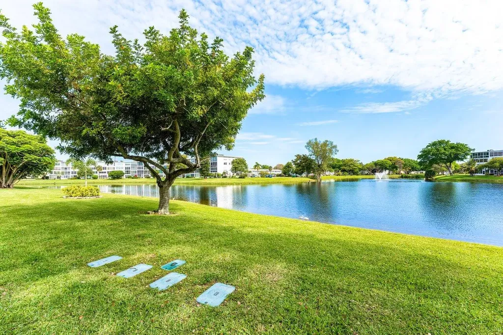 1027 Farnham O Deerfield Beach FL 33442