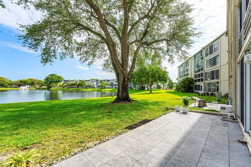 1027 Farnham O Deerfield Beach FL 33442