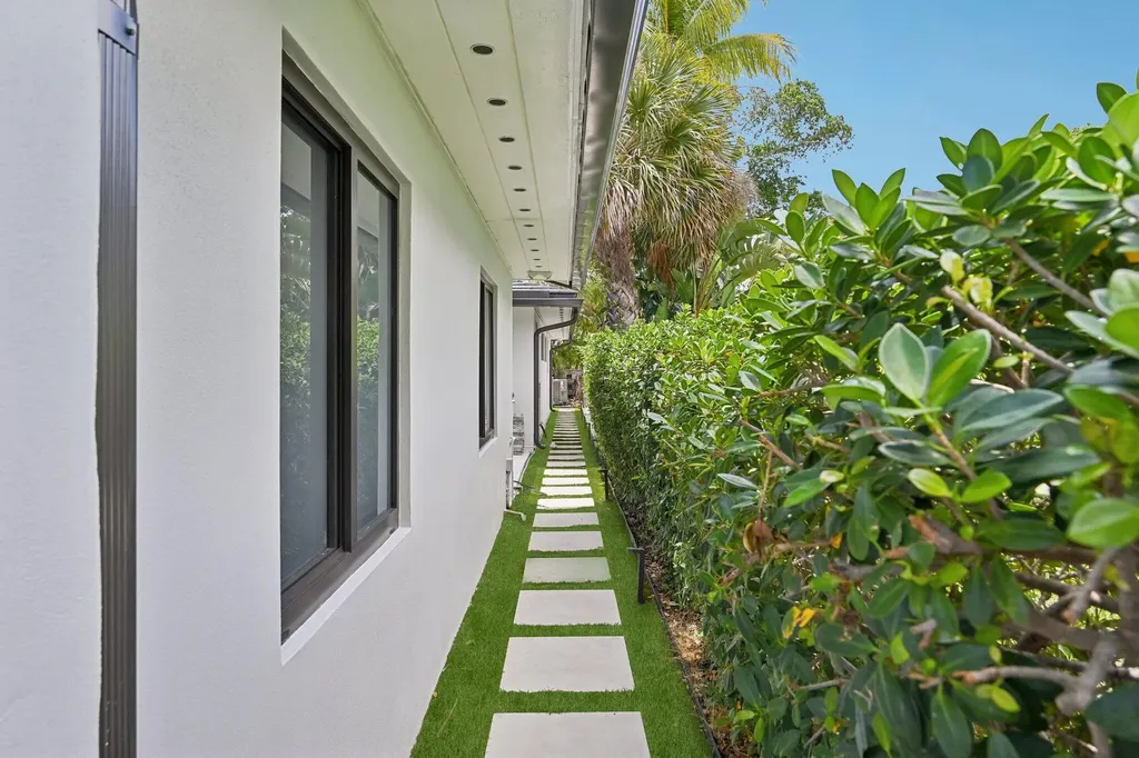 240 30th Street West Palm Beach FL 33407
