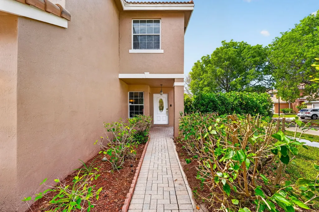7962 N Silverado Circle Hollywood FL 33024