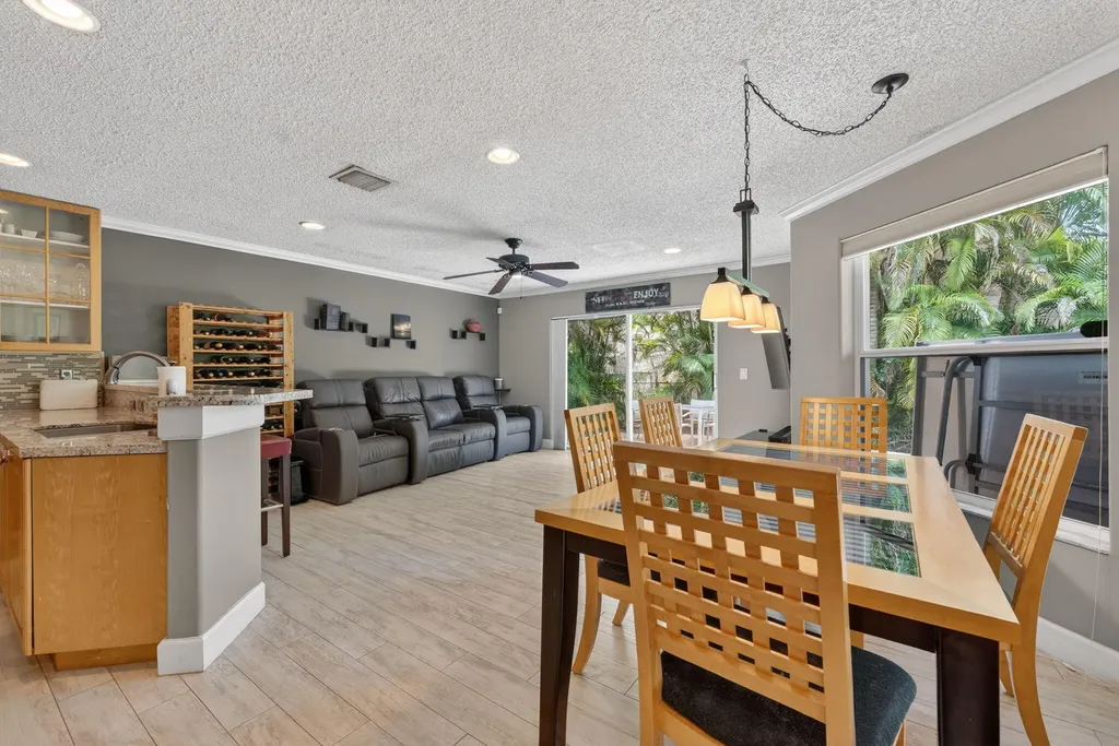 7962 N Silverado Circle Hollywood FL 33024