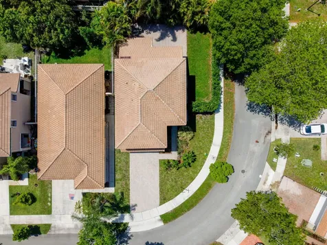 7962 N Silverado Circle Hollywood FL 33024
