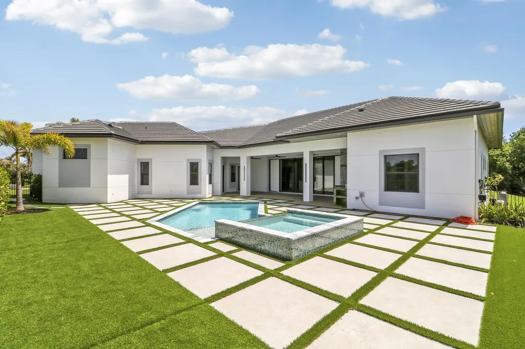 179 SE Via Terra Bella Port St Lucie FL 34952