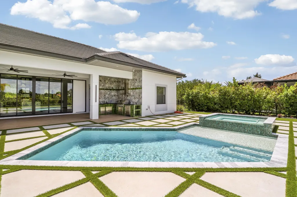 179 SE Via Terra Bella Port St Lucie FL 34952
