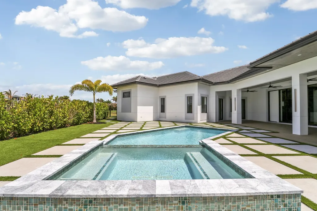 179 SE Via Terra Bella Port St Lucie FL 34952